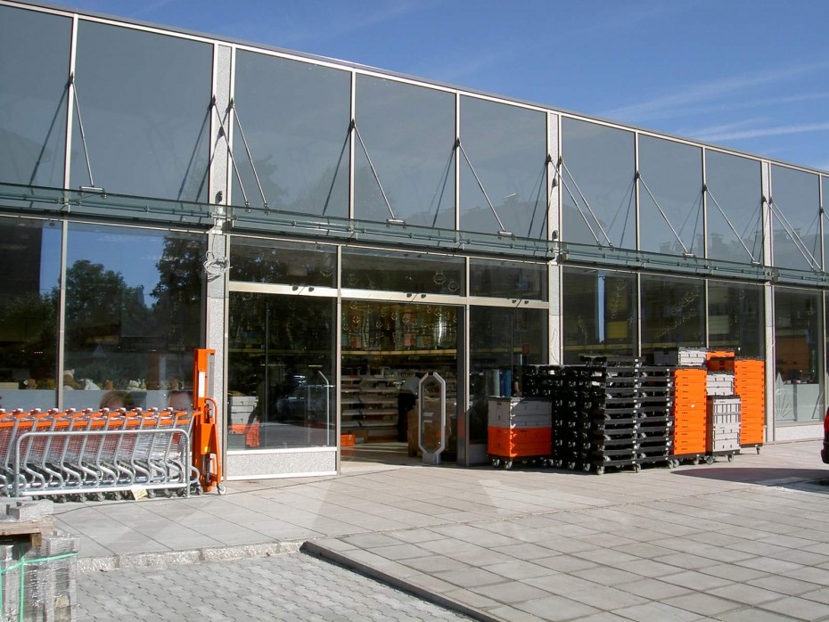 Muellermarkt-Seewalchen-neues-Portal-Fa.-Wema-Glasbau-GmbH